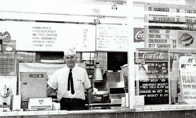 ames-ia1971_henrys_interior.jpg